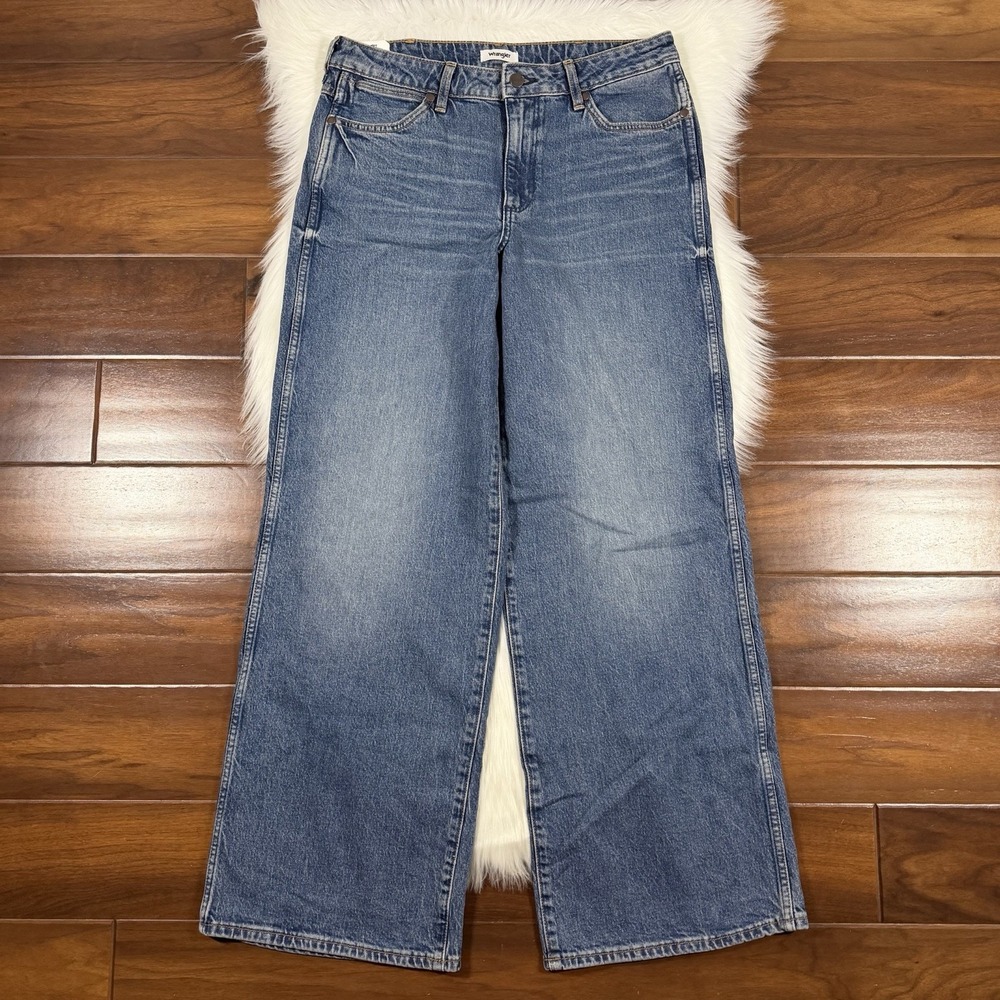 Wrangler Women's Size 30 X 32 Worldwide 661 Wide Leg Denim Jeans Drifters Dream